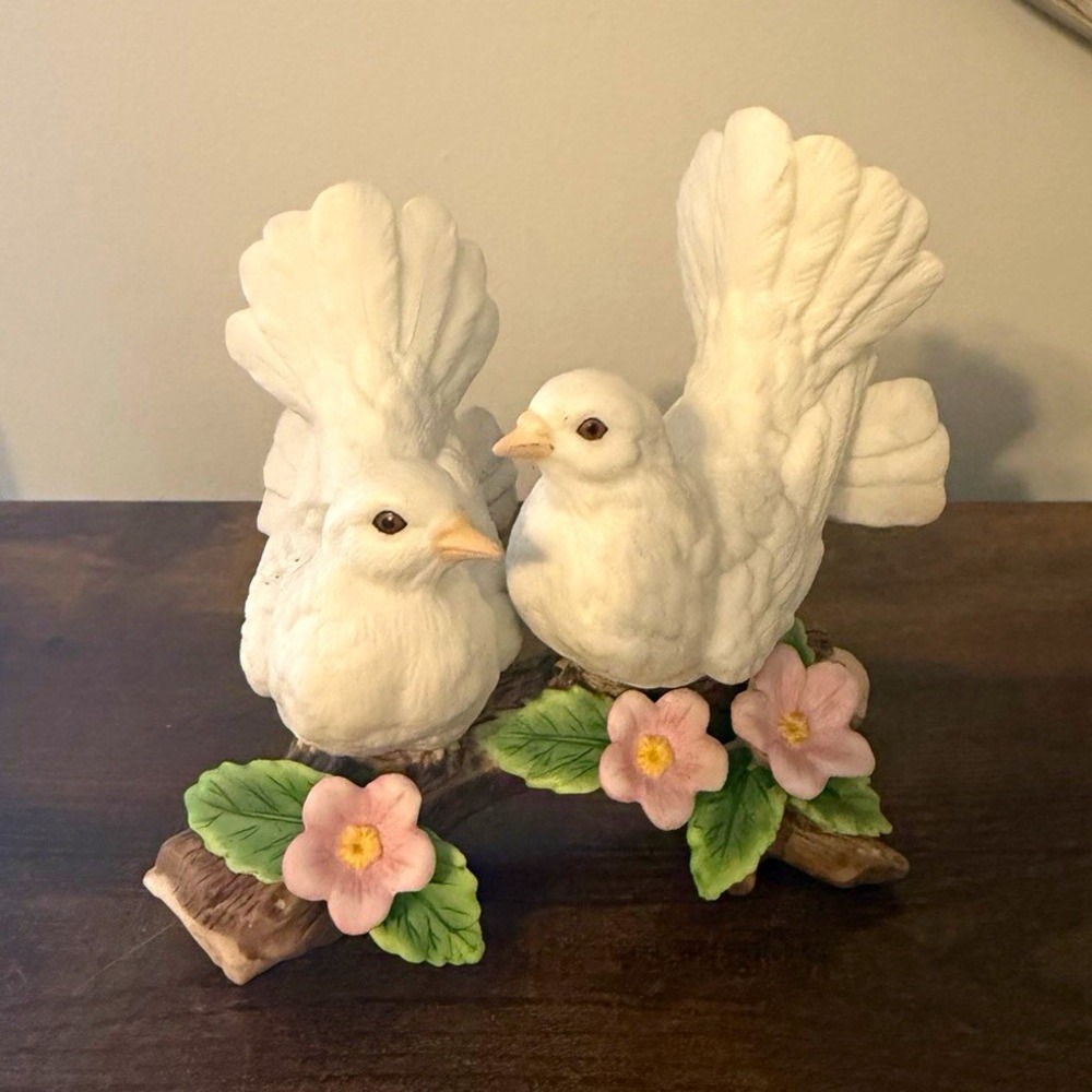 Vintage HOMCO #1453 Courtship Doves White Porcelain Birds Pink Flowers